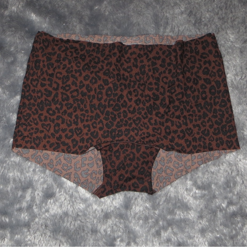 Victoria Secret  No-show boy short panties NWT.